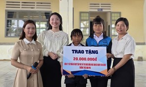 Nữ sinh viên lan tỏa nét đẹp nhân văn của người Việt với bạn bè năm châu