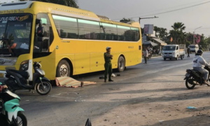 Xe khách va chạm xe máy, nữ công nhân tử vong thương tâm trên đường đi làm