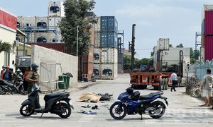 TPHCM: Xe đầu kéo ôm cua va chạm xe máy khiến nam sinh tử vong trên đường đi học