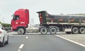 Tài xế quay đầu xe đầu kéo trên cao tốc TPHCM - Long Thành bị phạt 35 triệu đồng, trừ 10 điểm GPLX