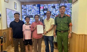 Công an phường Đông Hưng Thuận nhanh chóng tìm được cháu bé 'mất tích' về cho gia đình