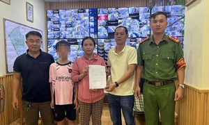 Công an phường Đông Hưng Thuận nhanh chóng tìm được cháu bé 'mất tích' về cho gia đình