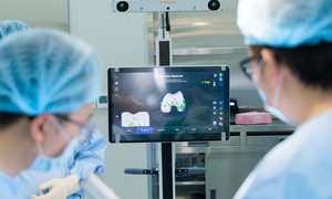 Vinmec đưa robot AI từ Mỹ về, thay khớp gối chính xác từng milimet với chi phí như mổ thường