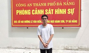 Nam thanh niên đồi bại ép bạn gái cũ 17 tuổi quan hệ tình dục với nhiều người