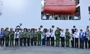 Đoàn đại biểu TPHCM lên đường thăm Trường Sa và Nhà giàn DK1