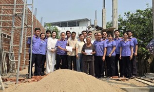 Thắp lên những khoảng sáng đời người