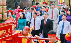 Lãnh đạo và nhân dân TPHCM dâng hương tưởng nhớ Quốc Tổ tại Đền tưởng niệm các Vua Hùng