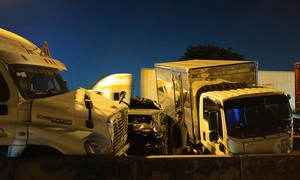 Cảnh báo nguy cơ tai nạn liên hoàn trên cầu Phú Mỹ