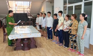 Băng nhóm thứ 2 chuyên dàn cảnh cướp giật tài sản tại Tân Huê Viên bị triệt phá, khởi tố 10 bị can