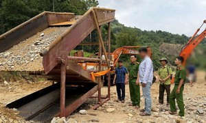 Xử lý gã trùm tổ chức khai thác vàng trái phép quy mô lớn, hoạt động vào ban đêm