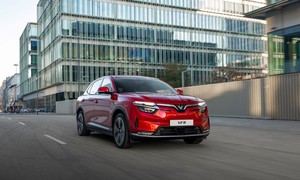 Khách Việt chọn VinFast VF 8: Cùng trải nghiệm, xe xăng phải bù thêm hơn 300 triệu đồng