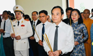 Lãnh đạo TPHCM dâng hương tưởng nhớ Chủ tịch Hồ Chí Minh và Chủ tịch Tôn Đức Thắng