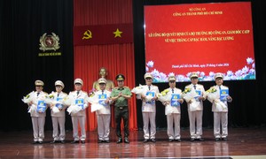 Công an TP.HCM:  Trao quyết định định thăng cấp bậc hàm, nâng lương cho 185 đồng chí sĩ quan lãnh đạo chỉ huy