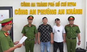 Hai thanh niên đánh nhau gây náo loạn từ việc bóp còi xin vượt gây ồn ào, cả 2 bị bắt giam
