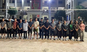 Phá sới xóc đĩa trong rừng