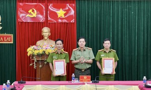 Thưởng nóng lực lượng khám phá nhanh các vụ cướp giật manh động và trộm cắp tài sản lớn