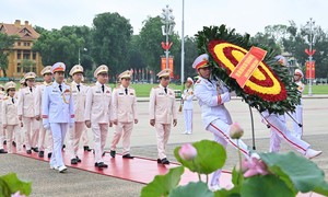Đoàn đại biểu Đảng ủy Công an Trung ương, Bộ Công an vào Lăng viếng Chủ tịch Hồ Chí Minh