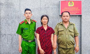 Truy nóng người phụ nữ dàn cảnh giật hàng trăm tờ vé số của người bán dạo