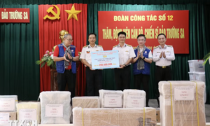 Đoàn đại biểu TPHCM kết thúc chuyến thăm Trường Sa và nhà giàn DK1, tặng quà trị giá 9,6 tỷ đồng