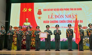 Bộ đội Biên phòng An Giang nhận Huân chương chiến công hạng Ba vì lập thành tích xuất sắc