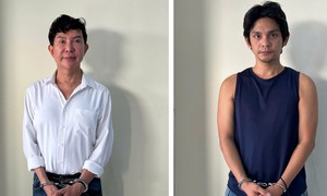 Video: Công an TPHCM bắt ca sĩ Long Nhật, Sơn Ngọc Minh cùng gần 70 đối tượng ma túy