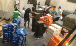 Video ‘đột kích’ công ty kinh doanh hàng giả các nhãn hiệu nổi tiếng, bán trên Shopee, Tiktok
