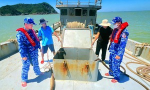 Cảnh sát biển phát hiện tàu chở 22.000 lít dầu D.O không rõ nguồn gốc