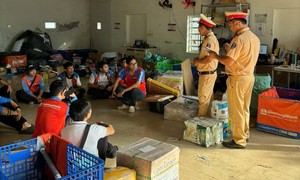 Công an TPHCM tuyên truyền pháp luật và test ma túy cho đội ngũ shipper tại 2 cơ sở giao nhận hàng