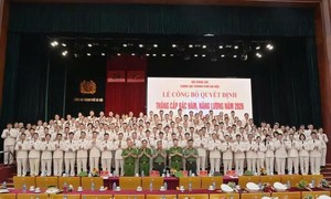 Công an TP Hà Nội tổ chức Lễ công bố quyết định thăng cấp bậc hàm, nâng lương năm 2026 cho CBCS