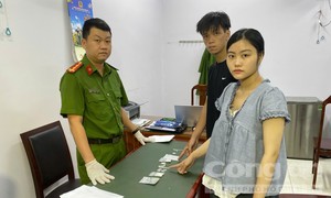 TPHCM: Từ một tài xế dương tính chất cấm... lần ra ổ nhóm mua bán ma tuý