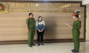 Làm giả “sổ đỏ” để vay tiền, người phụ nữ bị khởi tố 2 tội danh