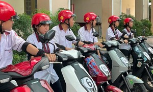 TPHCM: Học sinh hào hứng khi được các cô chú Công an hướng dẫn kỹ năng lái xe an toàn