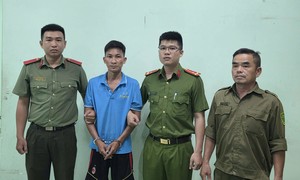 Tạm giữ gã cha dượng bạo hành dã man con riêng của vợ ở phường Dĩ An