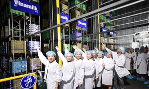 Vinamilk đón thế hệ “đồng niên” tham quan nhà máy với lời hứa chăm sóc sức khỏe bằng dinh dưỡng chất lượng