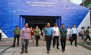 Thứ trưởng Phạm Thế Tùng cùng Ban Giám đốc Công an TPHCM kiểm tra công tác tổ chức Gala “Tổ quốc bình yên”