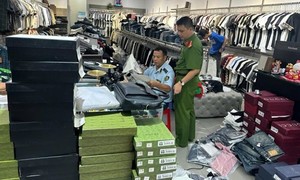 Khởi tố 2 chủ kho hàng kinh doanh giả mạo các thương hiệu nổi tiếng
