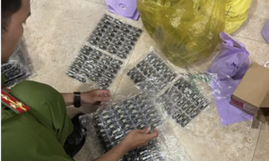 TPHCM: Bắt giam 5 đối tượng trong đường dây mua bán thuốc lá điện tử chứa ma túy