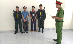 Khởi tố 2 đối tượng liên quan đường dây sản xuất số lượng lớn giày dép giả nhãn hiệu Crocs ở TPHCM