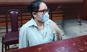 Nữ thầy bói lừa “cúng hóa giải vong theo, sinh con phạm giờ” chiếm đoạt 28 tỷ đồng