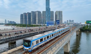 Bài 4: "Đầu tàu" đưa cả nước đi lên