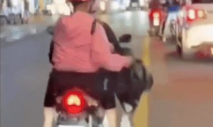 TPHCM: Phạt nghiêm minh 2 phụ nữ rải vàng mã xuống đường để “xả xui”