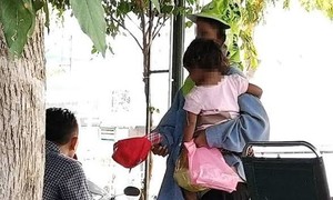 TPHCM: Yêu cầu xử lý kịp thời tình trạng lang thang xin ăn, đeo bám chèo kéo khách du lịch