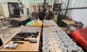 Đột kích 2 cơ sở chế tạo linh kiện vũ khí quân dụng quy mô lớn, tiêu thụ trong nước và nước ngoài