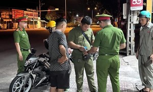 TPHCM: Truy vết qua dữ liệu điện thoại bắt 6 đối tượng tàng trữ, mua bán ma túy