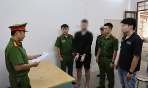 Khởi tố người nước ngoài đập phá quán cà phê tại Đà Nẵng