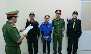 Nhanh chóng điều tra làm rõ vụ xác người trong bao tải trôi sông