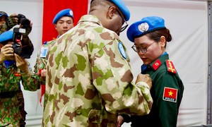 Video: Hai sĩ quan Công an nhận Huy chương Vì sự nghiệp gìn giữ hòa bình LHQ