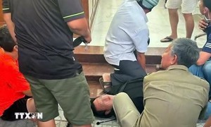 Bắt ‘nóng’ đối tượng dùng búa đập tủ kính tiệm vàng để cướp 5 sợi dây chuyền