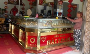 “Nữ quái” có 7 tiền án sa lưới sau vụ trộm ở tiệm vàng