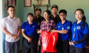 Phòng Cảnh sát cơ động - Công an TPHCM: Mang yêu thương đến vùng biên giới